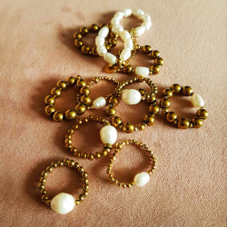 pierścionek perłowy elastyczny