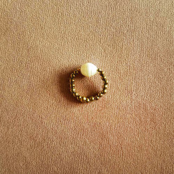 pierścionek z perłą elastyczny