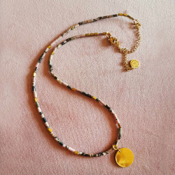 naszyjnik z rodonitu z monetką