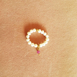 pierścionek  perłowy z rubinem