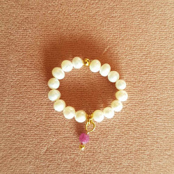 pierścionek  perłowy z rubinem