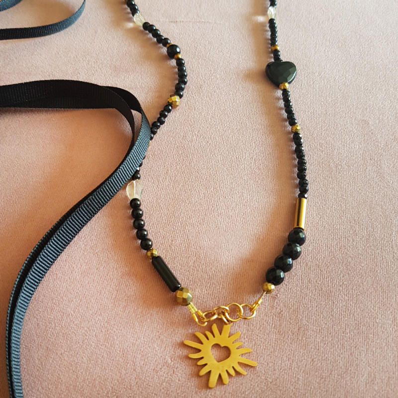 naszyjnik z onyksów z sercem z onyksu