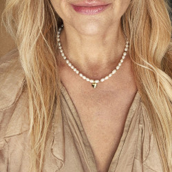 naszyjnik z pereł z malutkim serduszkiem