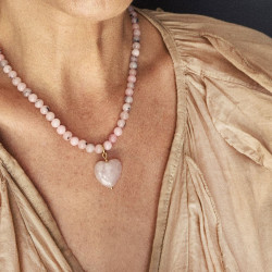 naszyjnik z opalami i sercem z kwarcu różowego