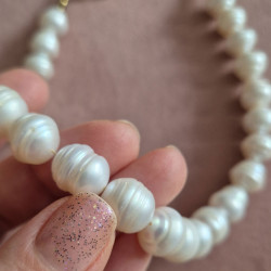 naszyjnik z bardzo dużych pereł