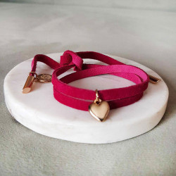 Bransoletka zamszowa z serduszkiem fuksja